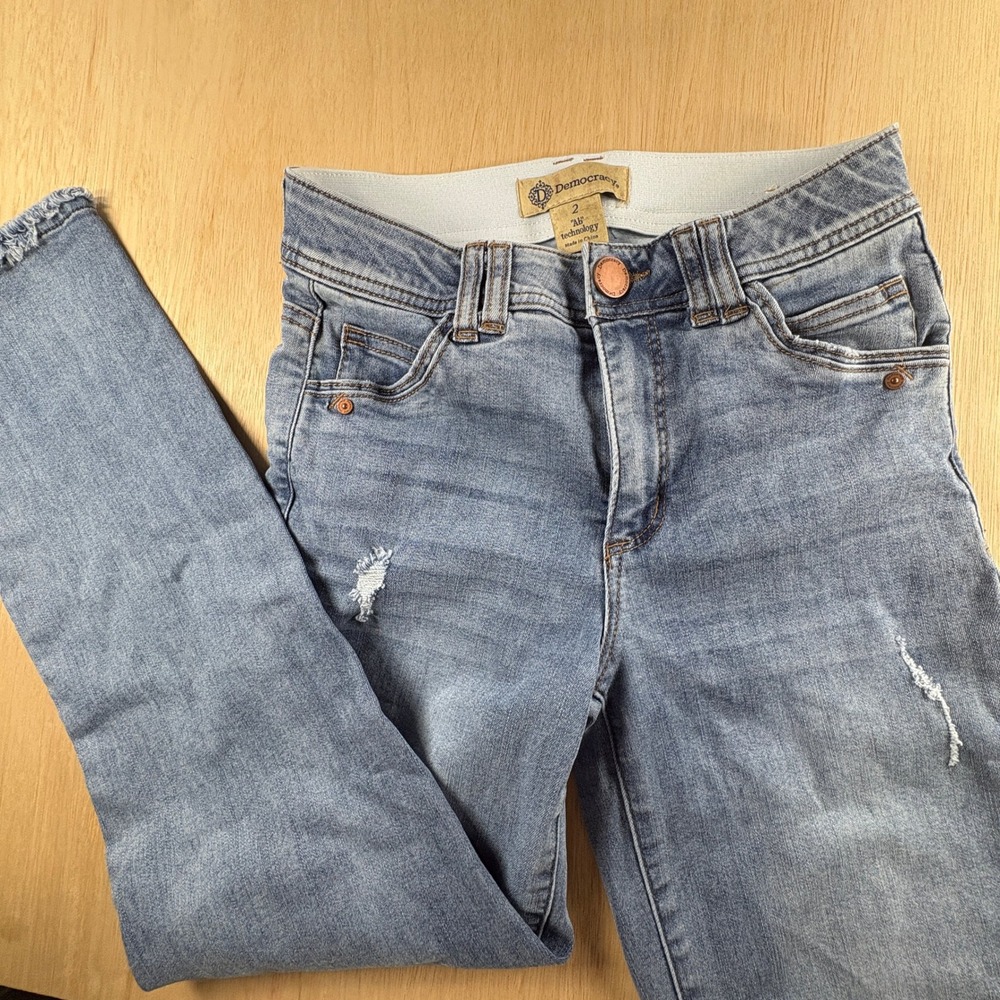 Democracy Ab Technology Straight Leg Jeans Light Wash Distressed Frayed Hem 2